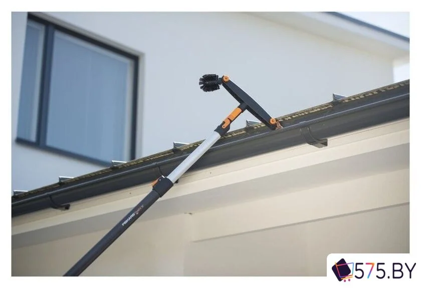 Очиститель желобов Fiskars 1001414 в магазине 575.by