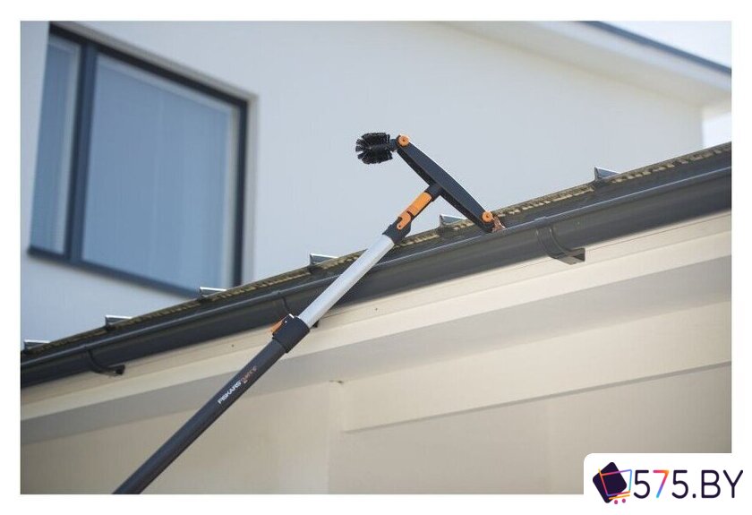 Очиститель желобов Fiskars 1001414 в магазине 575.by